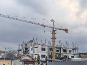 Gedung AC yang belum selesai dibangun (Martha)